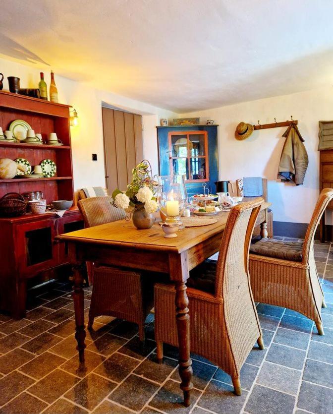 B&B Gutshaus De La Fontaine Feilsdorf Buitenkant foto