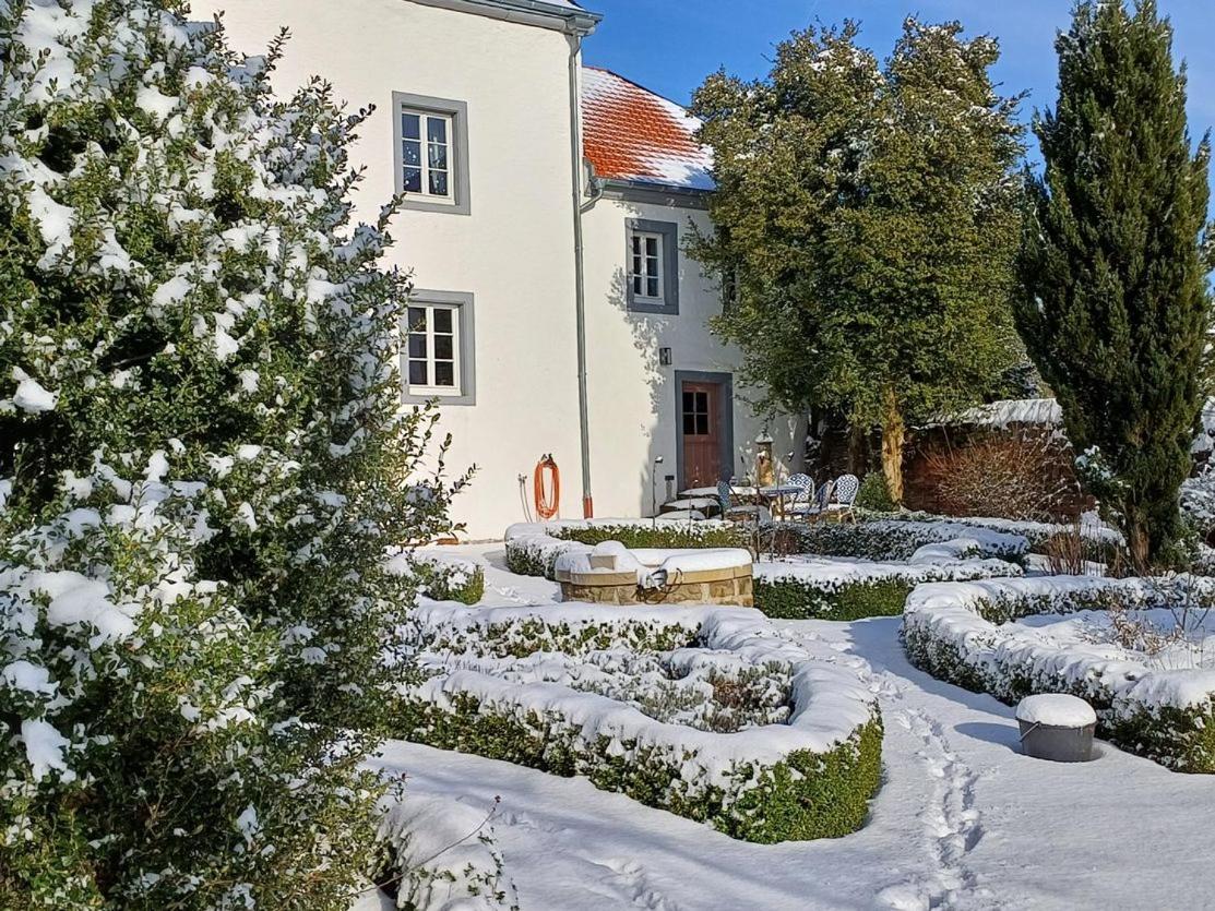 B&B Gutshaus De La Fontaine Feilsdorf Buitenkant foto